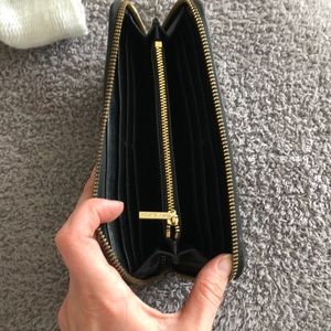 Tory Burch Bags - Tory Burch Wallet Tory Burch Bags - Tory Burch Wallet